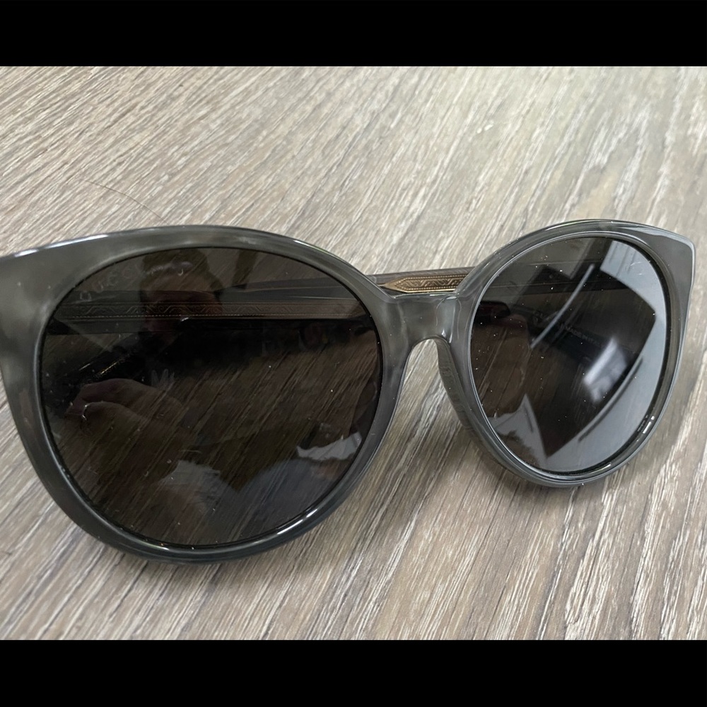 Grey gucci sunglasses